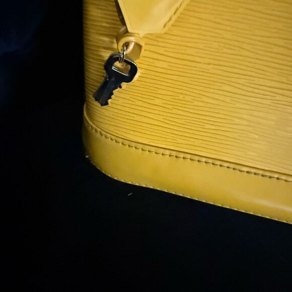 Used excellent condition Louis Vuitton Epi Alma BB with strap - Picture 3 of 16